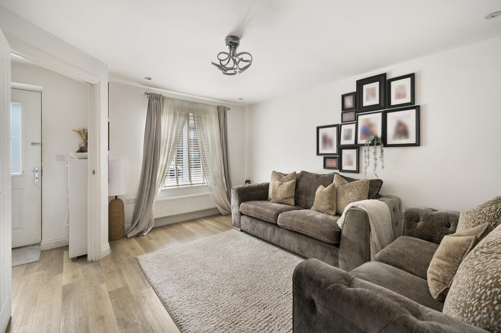 3 bed Semi Detached for rent in Crayford. From E14Properties LTD - London 3 bed Semi Detached for rent in Crayford. From E14Properties LTD - London