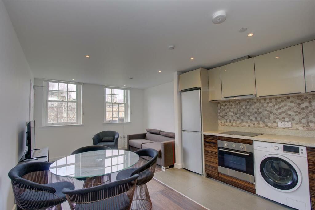 2 bed Apartment for rent in Stepney. From ea2 Estate Agency - Wapping