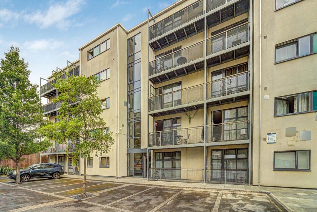 2 bed 1st Floor Flat for rent in Poplar. From ea2 Estate Agency - Wapping