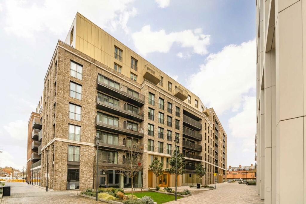 3 bed 1st Floor Flat for rent in Stepney. From ea2 Estate Agency - Wapping 3 bed 1st Floor Flat for rent in Stepney. From ea2 Estate Agency - Wapping