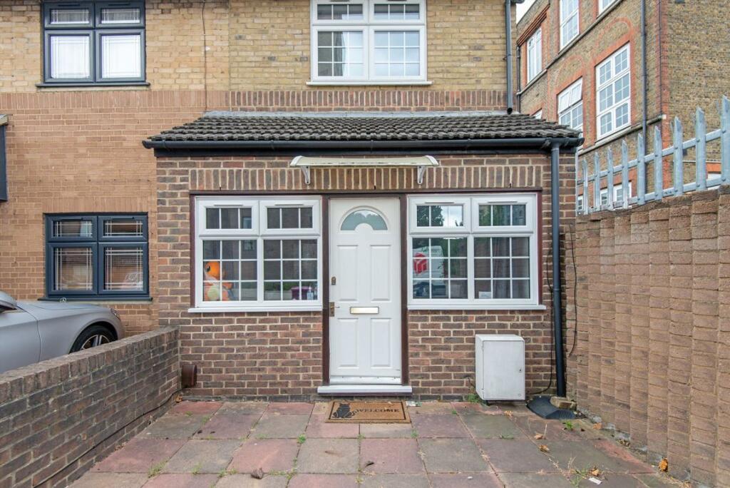2 bed End of Terrace for rent in Poplar. From ea2 Estate Agency - Wapping