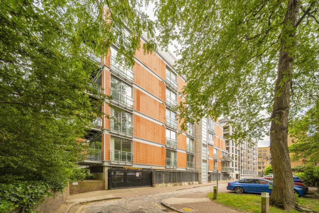 2 bed 1st Floor Flat for rent in Stepney. From ea2 Estate Agency - Wapping