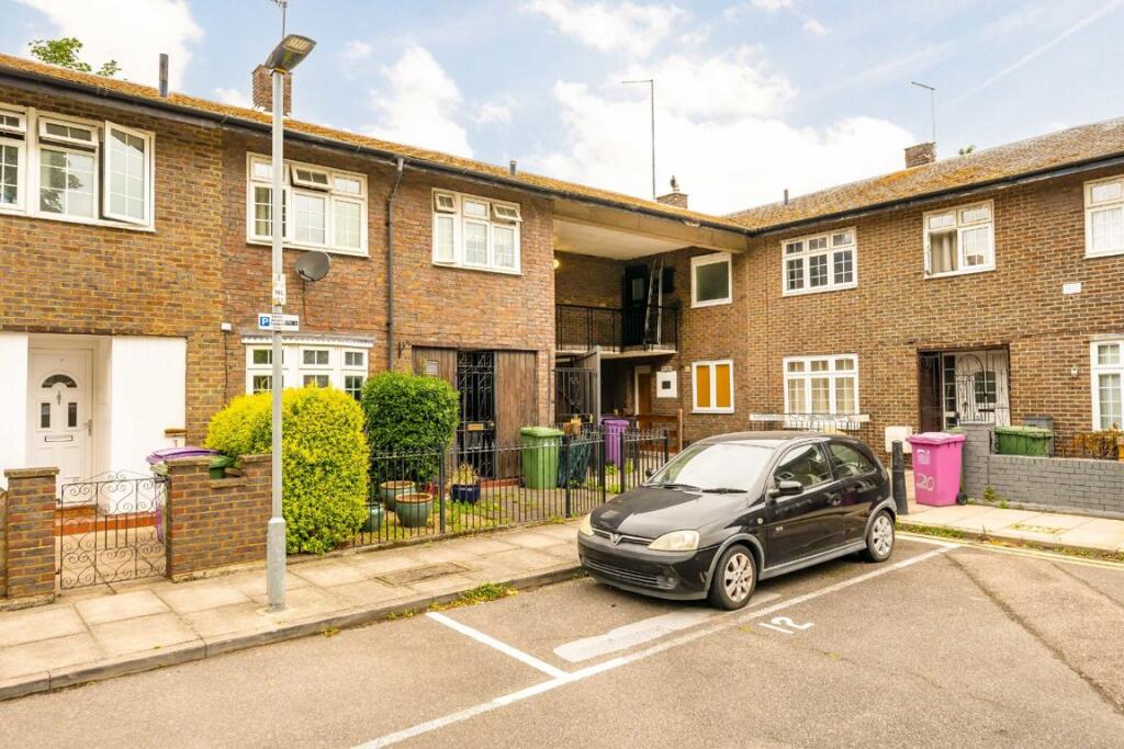 2 bed 1st Floor Flat for rent in Stepney. From ea2 Estate Agency - Wapping