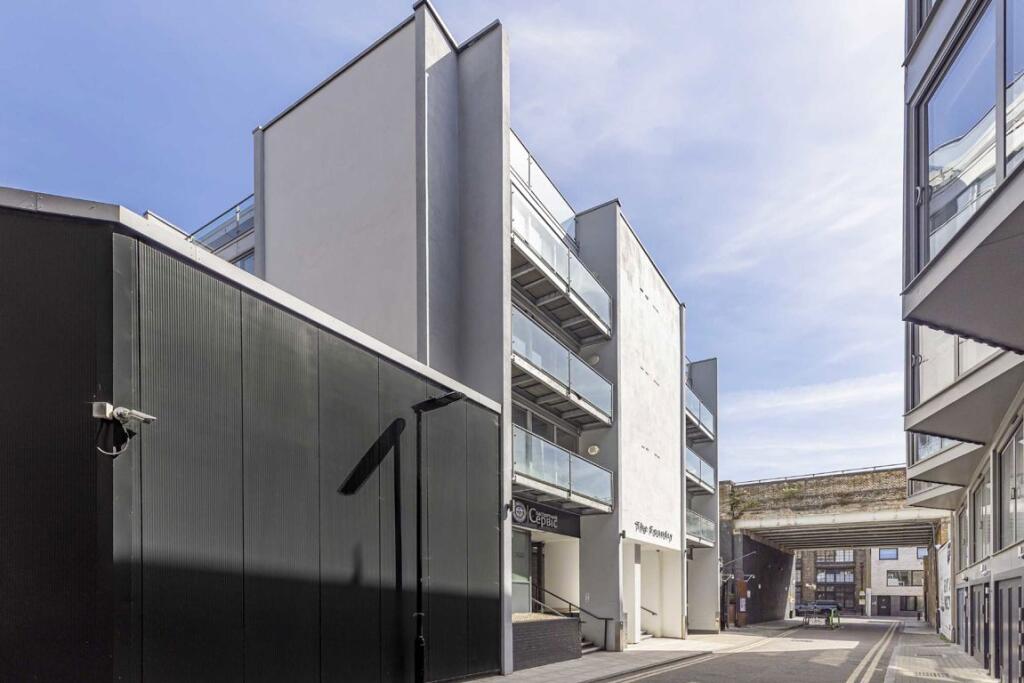 2 bed 1st Floor Flat for rent in London. From ea2 Estate Agency - Wapping