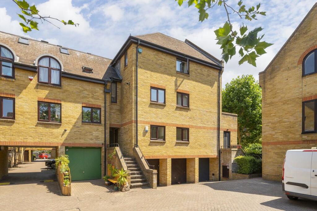 2 bed 1st Floor Flat for rent in Bermondsey. From ea2 Estate Agency - Wapping