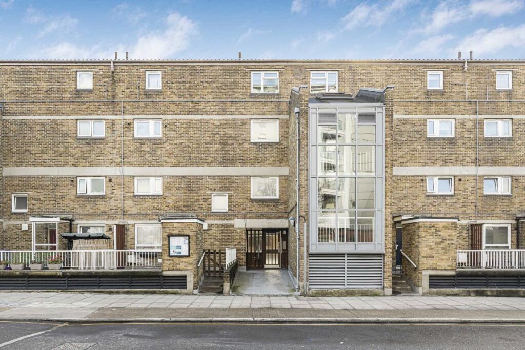 4 bed 1st Floor Flat for rent in Stepney. From ea2 Estate Agency - Wapping