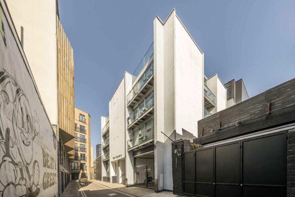 3 bed 1st Floor Flat for rent in London. From ea2 Estate Agency - Wapping