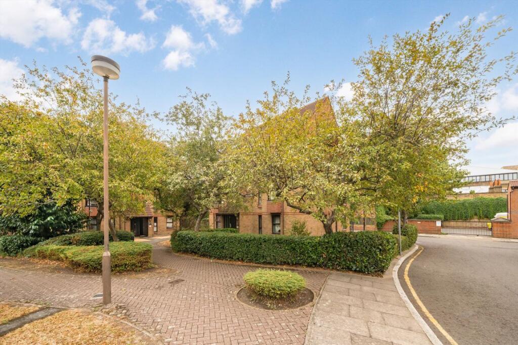 1 bed 1st Floor Flat for rent in Stepney. From ea2 Estate Agency - Wapping