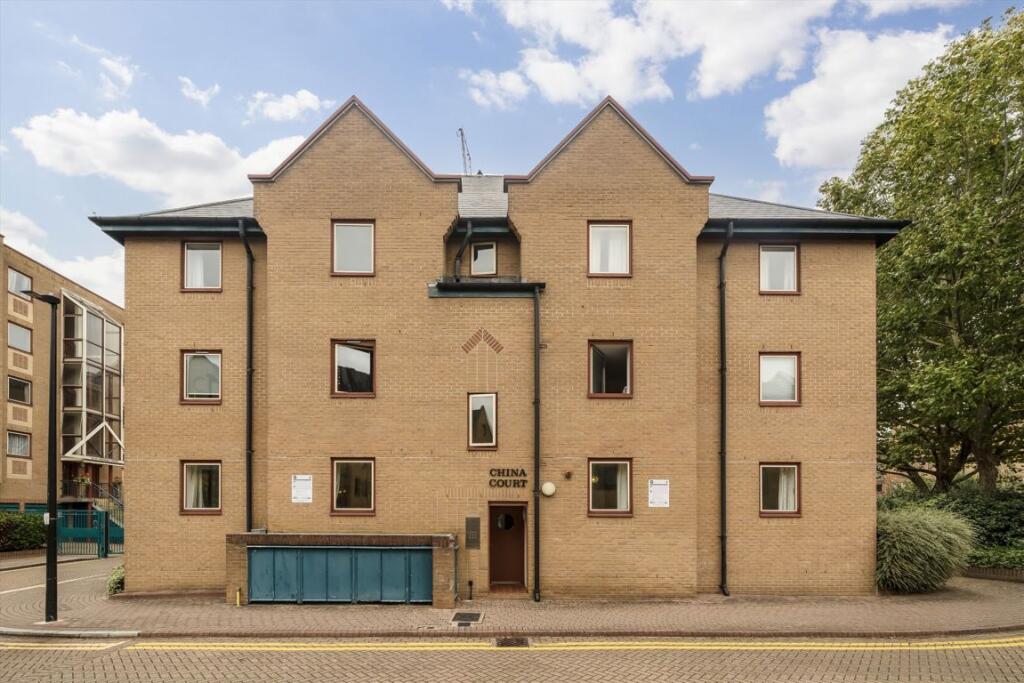 2 bed 1st Floor Flat for rent in Bermondsey. From ea2 Estate Agency - Wapping