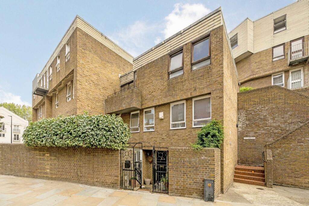 3 bed Detached for rent in Bermondsey. From ea2 Estate Agency - Wapping 3 bed Detached for rent in Bermondsey. From ea2 Estate Agency - Wapping