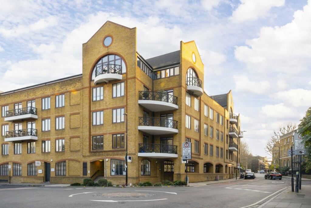 2 bed 1st Floor Flat for rent in Bermondsey. From ea2 Estate Agency - Wapping 2 bed 1st Floor Flat for rent in Bermondsey. From ea2 Estate Agency - Wapping