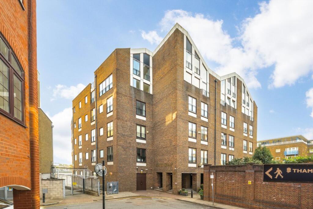 2 bed 1st Floor Flat for rent in Poplar. From ea2 Estate Agency - Wapping 2 bed 1st Floor Flat for rent in Poplar. From ea2 Estate Agency - Wapping