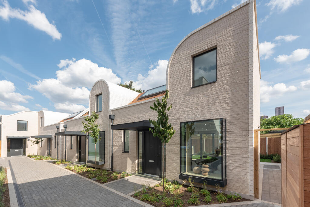 3 bed Semi Detached for rent in Walthamstow. From Eastbank Studios Ltd - London - Sales 3 bed Semi Detached for rent in Walthamstow. From Eastbank Studios Ltd - London - Sales