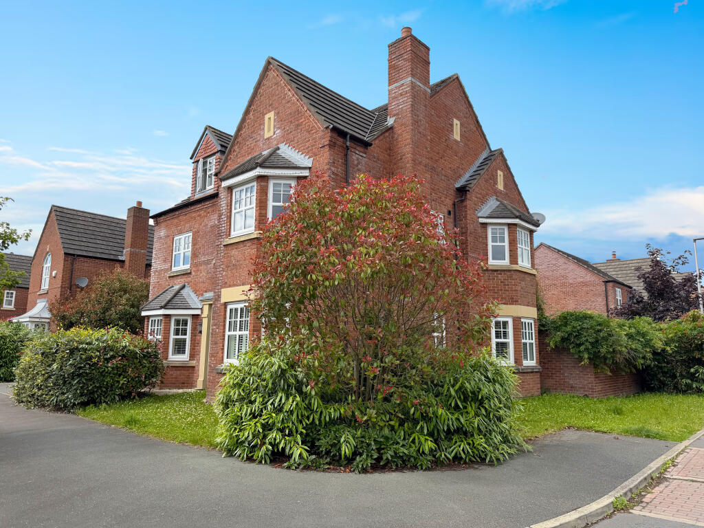 5 bed Detached for rent in Warrington. From Easylet Residential Ltd - Warrington