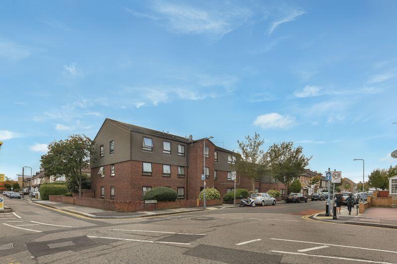 2 bed 1st Floor Flat for rent in Ilford. From Edward Chase - Ilford