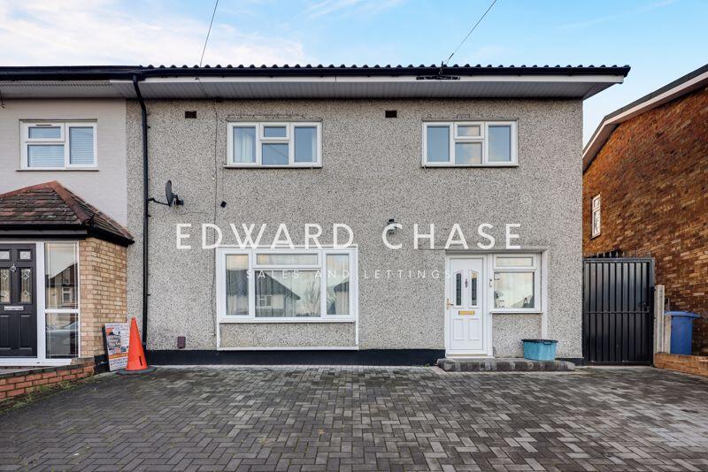 5 bed Semi Detached for rent in Chigwell. From Edward Chase - Ilford 5 bed Semi Detached for rent in Chigwell. From Edward Chase - Ilford