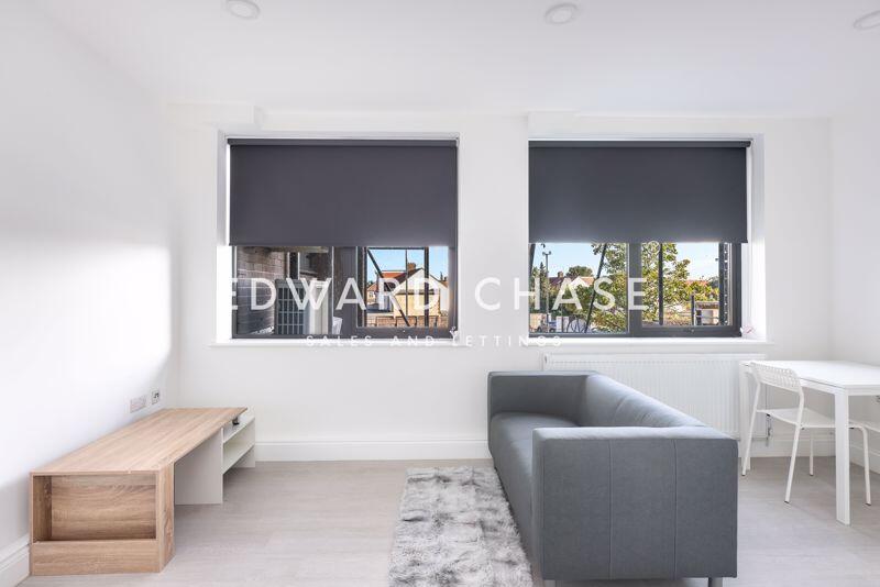 1 bed Apartment for rent in Chigwell. From Edward Chase - Ilford