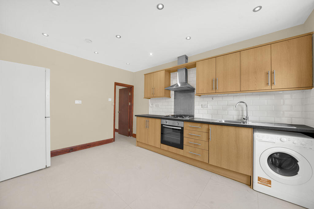 3 bed Duplex for rent in Ilford. From Edward Chase - Ilford