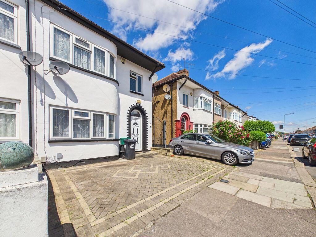 3 bed Semi Detached for rent in Romford. From Edward Chase - Ilford 3 bed Semi Detached for rent in Romford. From Edward Chase - Ilford