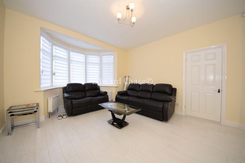 3 bed Mid Terraced House for rent in Ilford. From Edward Chase - Ilford 3 bed Mid Terraced House for rent in Ilford. From Edward Chase - Ilford