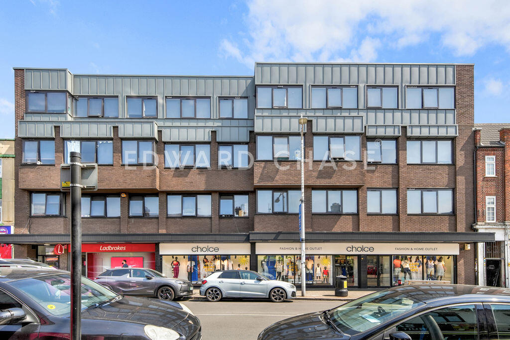 4 bed Studio for rent in Chigwell. From Edward Chase - Ilford 4 bed Studio for rent in Chigwell. From Edward Chase - Ilford