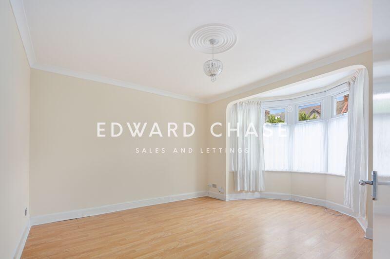 3 bed Mid Terraced House for rent in Ilford. From Edward Chase - Ilford