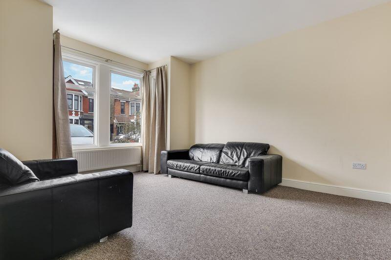 3 bed Semi Detached for rent in Ilford. From Edward Chase - Ilford 3 bed Semi Detached for rent in Ilford. From Edward Chase - Ilford