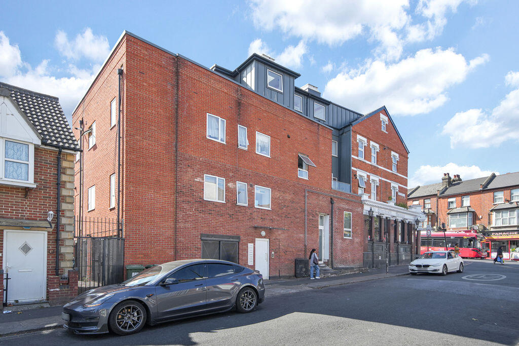 1 bed 1st Floor Flat for rent in East Ham. From Edward Chase - Ilford