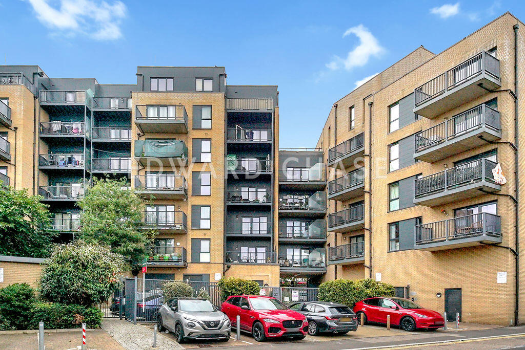 1 bed Apartment for rent in Ilford. From Edward Chase - Ilford