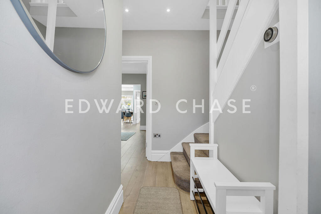 5 bed Mid Terraced House for rent in Ilford. From Edward Chase - Ilford 5 bed Mid Terraced House for rent in Ilford. From Edward Chase - Ilford