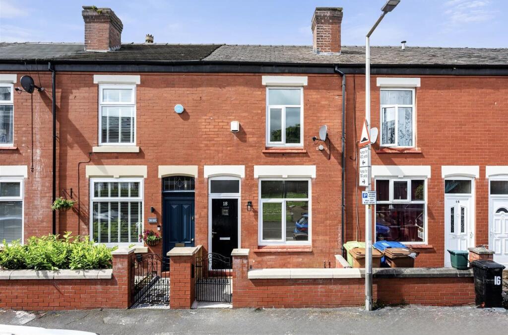 2 bed Mid Terraced House for rent in Stockport. From Benson Bunch - Wilmslow