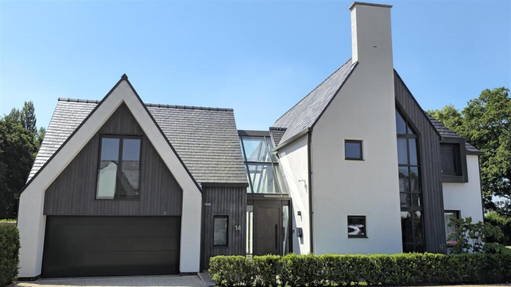 5 bed Detached for rent in . From Benson Bunch - Wilmslow