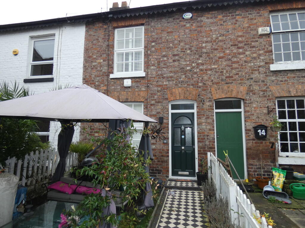 2 bed Mid Terraced House for rent in Stretford. From Emma Hatton - Manchester