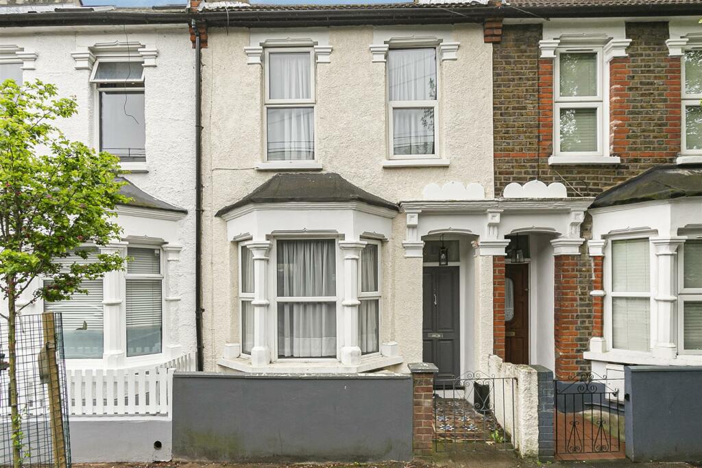 2 bed Mid Terraced House for rent in London. From Estates10 - Leyton and Leytonstone