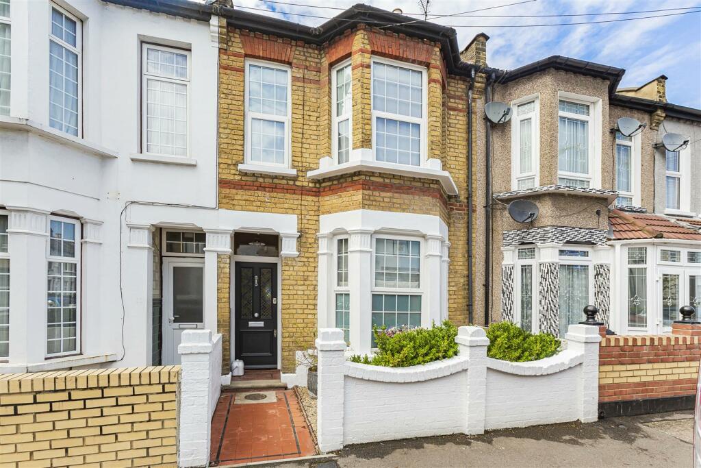 3 bed Mid Terraced House for rent in Leyton. From Estates10 - Leyton and Leytonstone