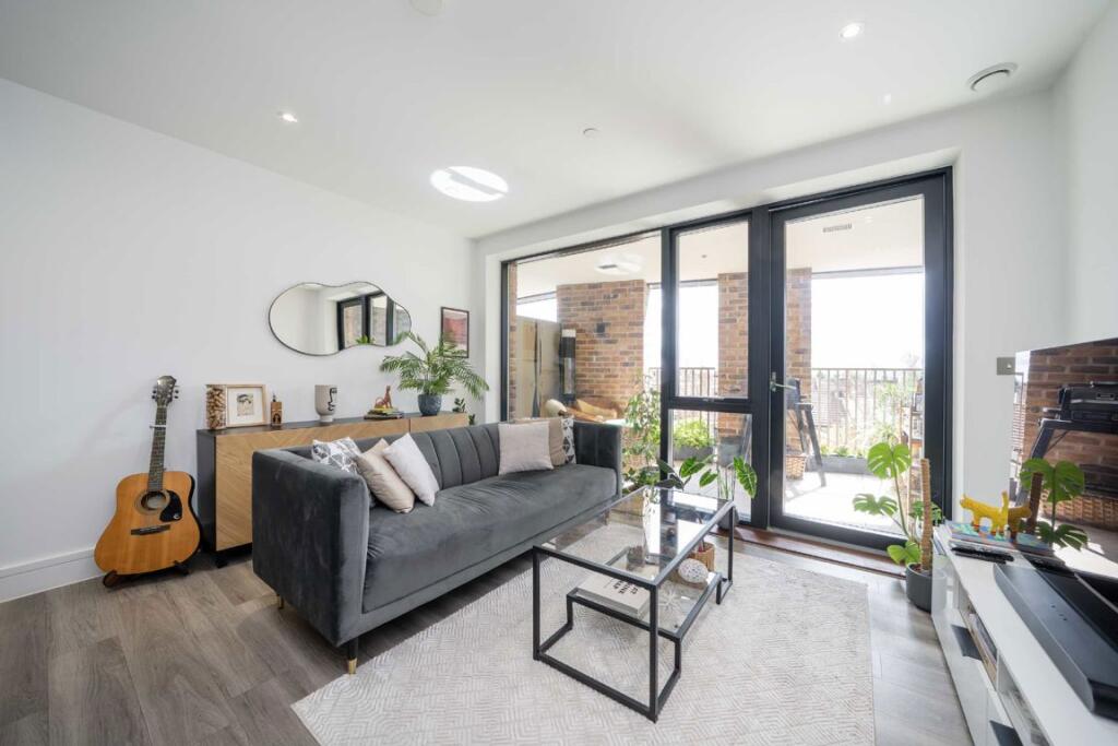 3 bed 1st Floor Flat for rent in Walthamstow. From Estates East - Leyton and Leytonstone 3 bed 1st Floor Flat for rent in Walthamstow. From Estates East - Leyton and Leytonstone