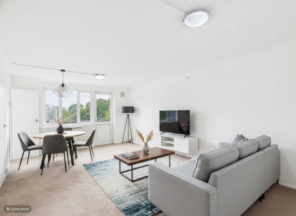 2 bed 1st Floor Flat for rent in Bexley. From EweMove - Bexleyheath