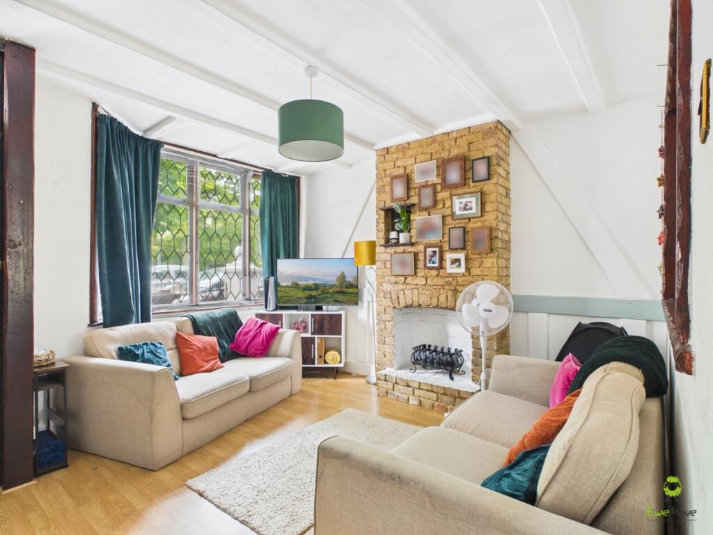 3 bed Mid Terraced House for rent in Gillingham. From EweMove - Bexleyheath