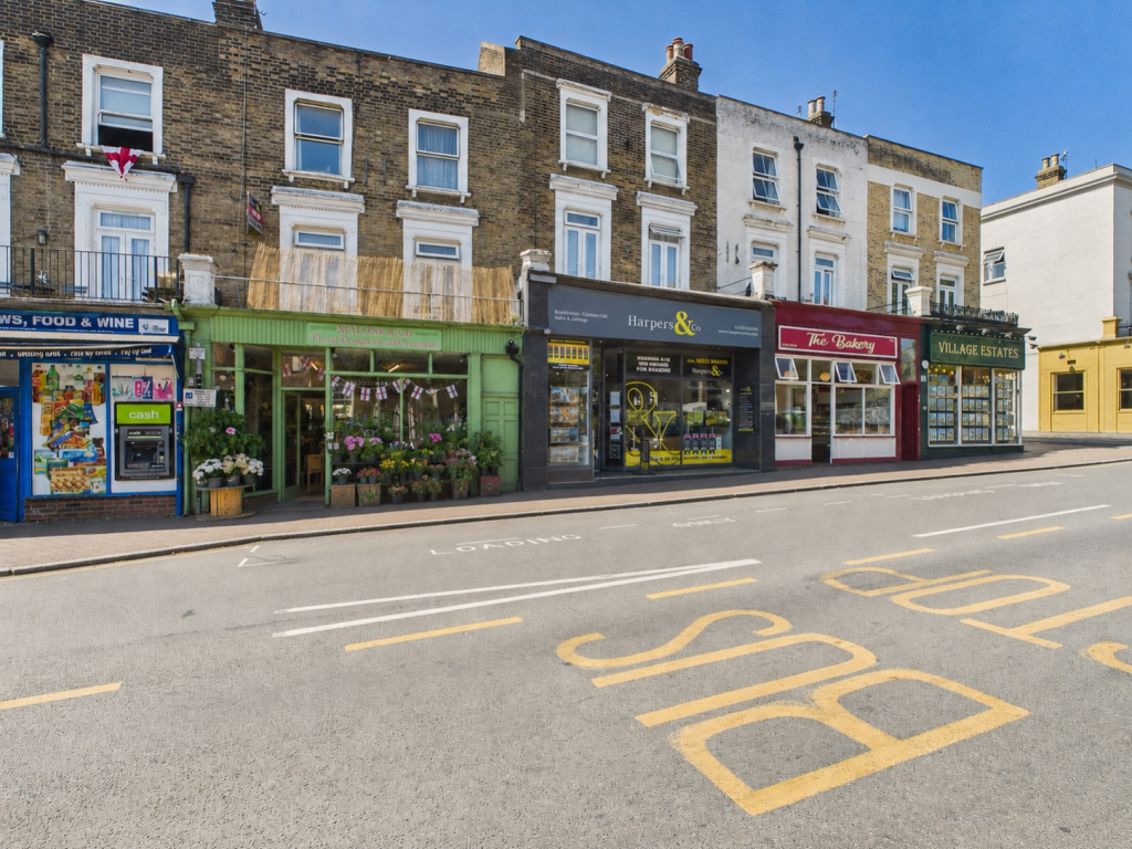 1 bed 1st Floor Flat for rent in Bexley. From EweMove - Bexleyheath