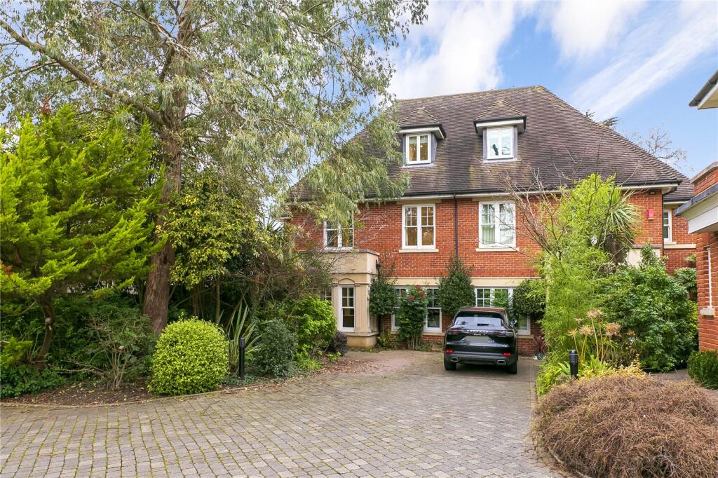 5 bed Semi-Detached House for rent in Twickenham. From Featherstone Leigh - Richmond