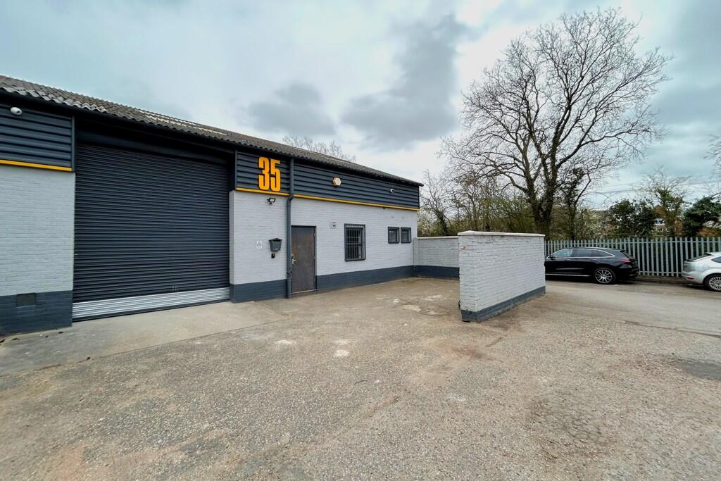 4 bed ( Indus ) - B2 Heavy Indust for rent in South Woodham Ferrers. From Fenn Wright - Chelmsford