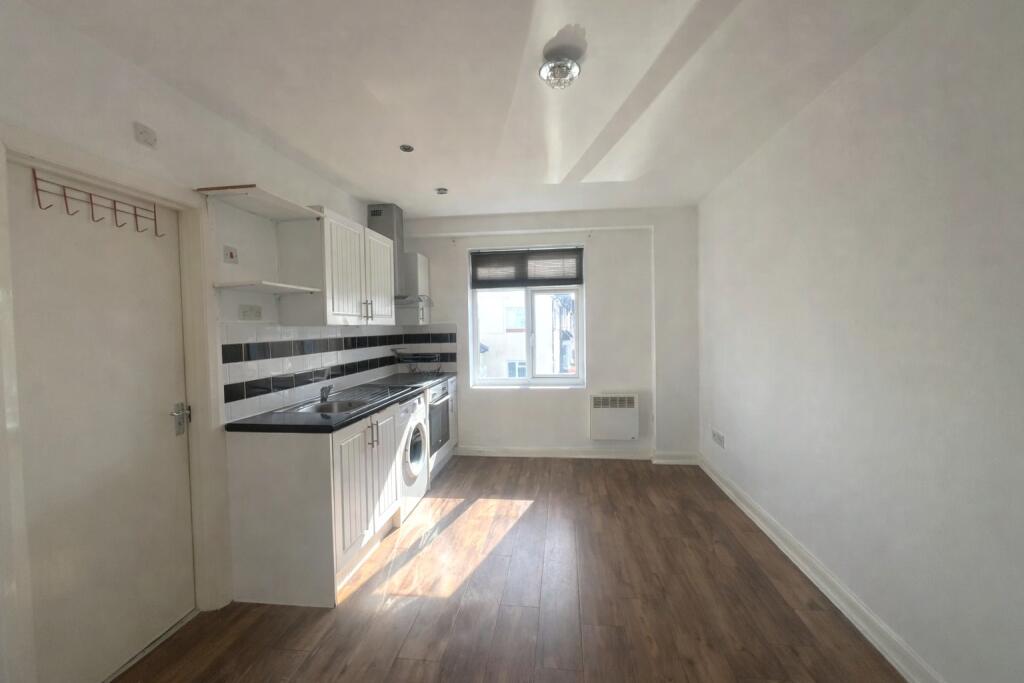 1 bed 1st Floor Flat for rent in Waltham Cross. From Filey Properties - Enfield - Lettings