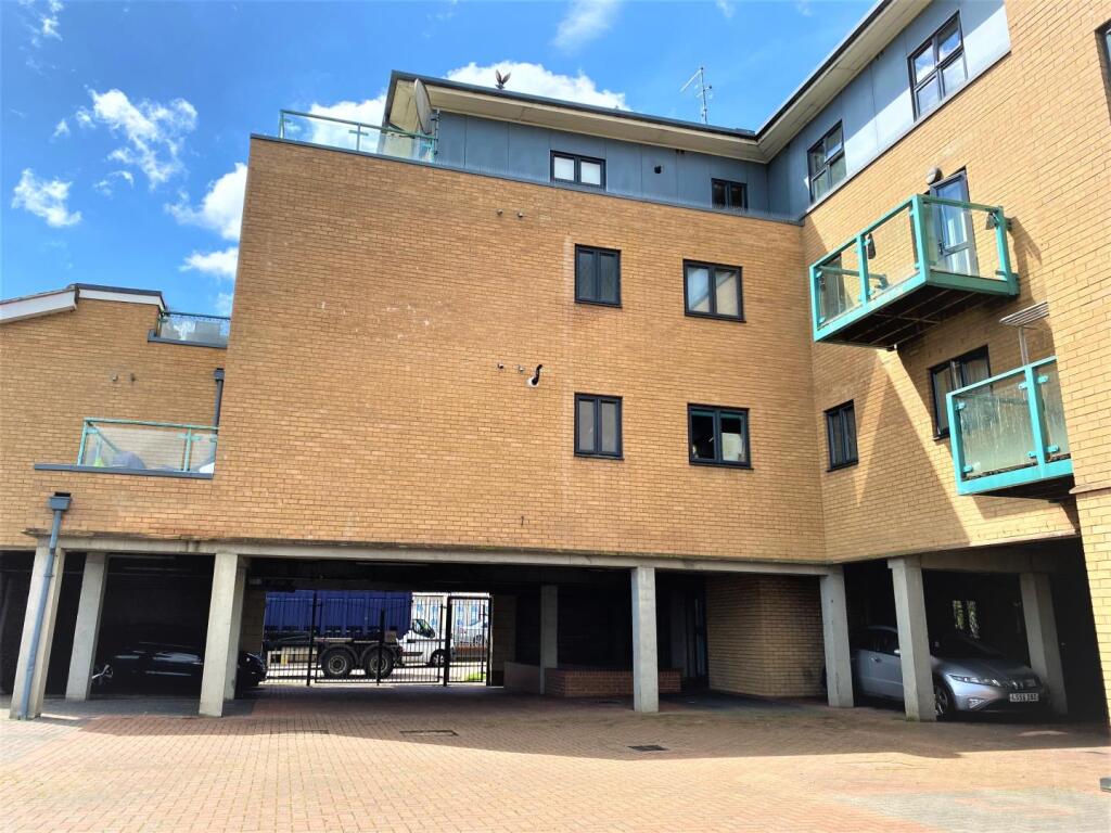 2 bed 1st Floor Flat for rent in Sewardstone. From Filey Properties - Enfield - Lettings