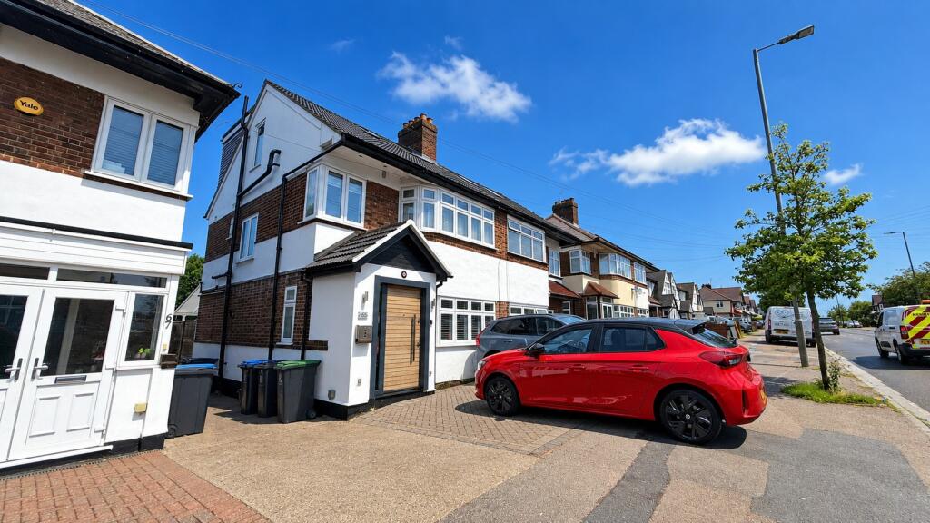 3 bed Mid Terraced House for rent in Loughton. From Filey Properties - Enfield - Lettings