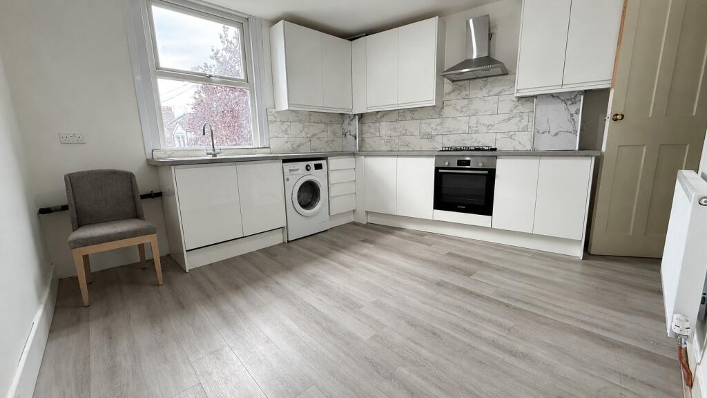 2 bed 1st Floor Flat for rent in Waltham Cross. From Filey Properties - Enfield - Lettings