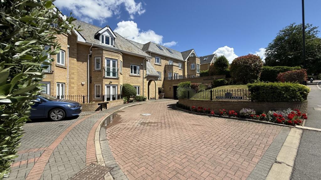 3 bed 1st Floor Flat for rent in Crews Hill. From Filey Properties - Enfield - Lettings