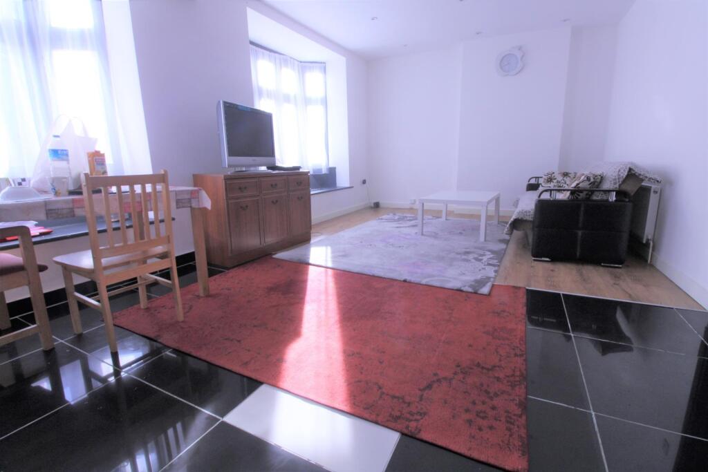 2 bed 1st Floor Flat for rent in Waltham Cross. From Filey Properties - Enfield - Lettings 2 bed 1st Floor Flat for rent in Waltham Cross. From Filey Properties - Enfield - Lettings