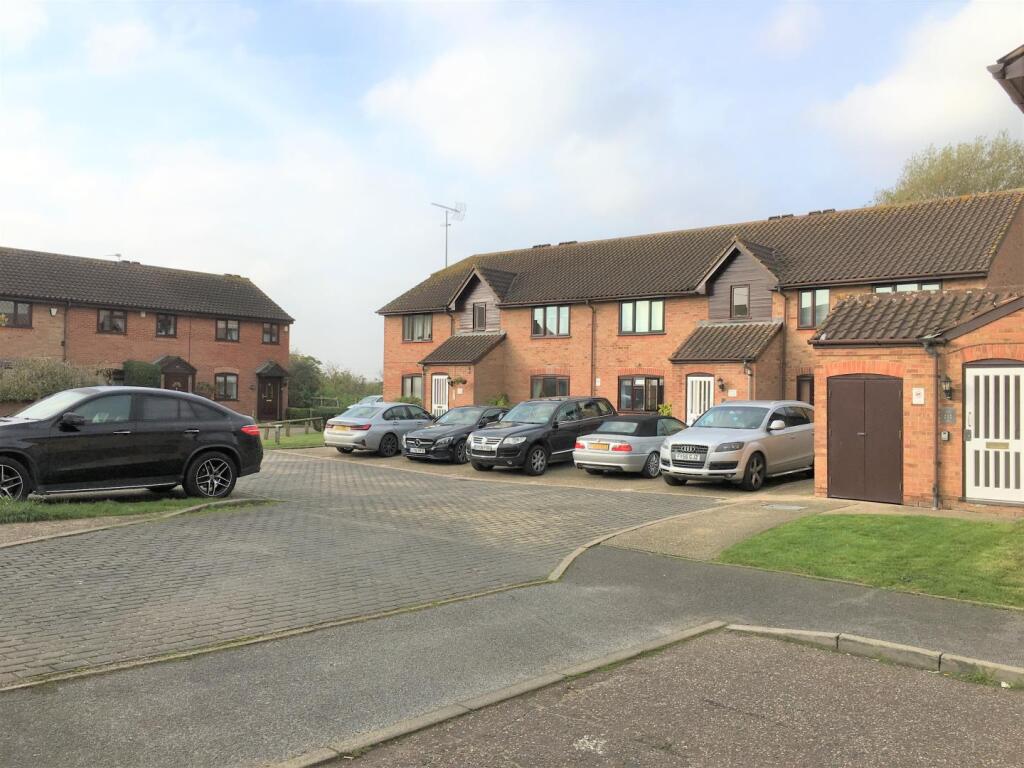 2 bed Apartment for rent in Chingford. From Filey Properties - Enfield - Lettings