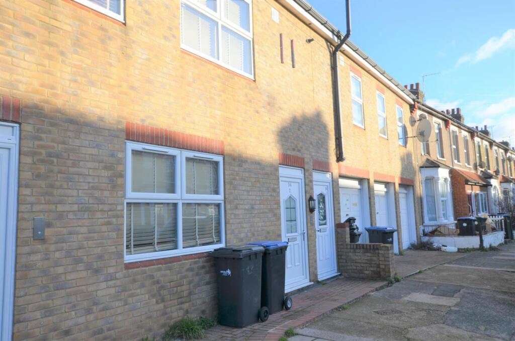 1 bed 1st Floor Flat for rent in Edmonton. From Filey Properties - Enfield - Lettings 1 bed 1st Floor Flat for rent in Edmonton. From Filey Properties - Enfield - Lettings
