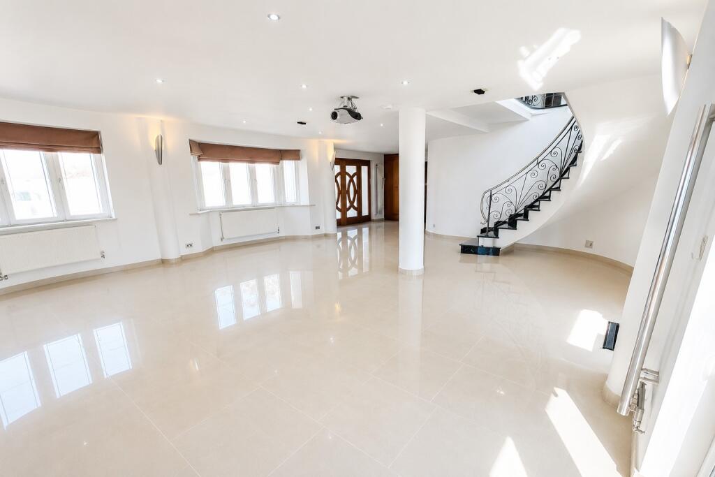 6 bed Mid Terraced House for rent in Hoddesdon. From Filey Properties - Enfield - Lettings 6 bed Mid Terraced House for rent in Hoddesdon. From Filey Properties - Enfield - Lettings